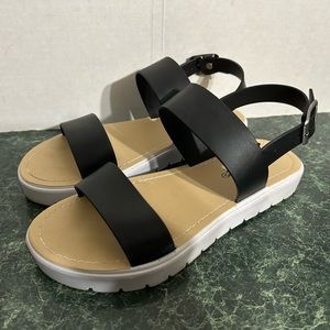 Sole Mate Black & White Sandals Sz Small 5/6